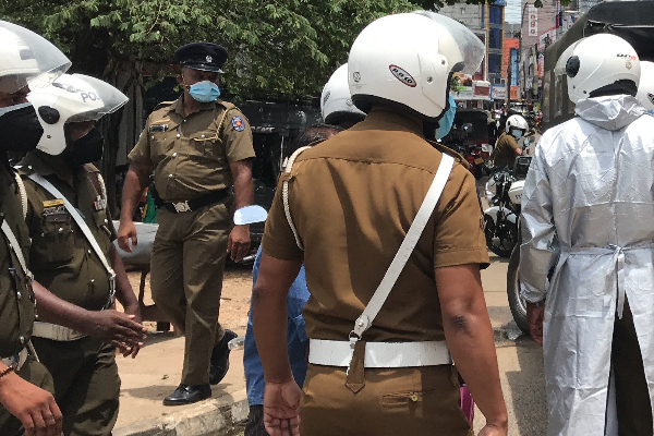 போதைக்கு அடிமையாகிய 17 வயது மகன்..! திருத்தித் தருமாறு காவல் நிலையத்தில் ஒப்படைப்பு - யாழில் சம்பவம் | A 17 Year Old Son Who Is Addicted To Drugs
