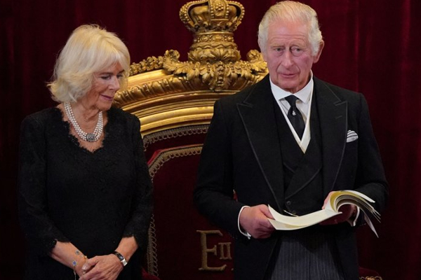 இங்கிலாந்து ராணி  கமிலா தொடர்பில் பகீர் தகவல்! | Great Information About Queen Camilla Of England