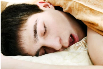 தூக்கத்தில் உமிழ்நீர் வடியுதா? இந்த ஆபத்துக்கான அறிகுறி - உடனே நிறுத்த என்ன  இதை செய்யுங்க