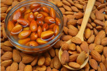 நீரில் உறவைத்த பாதாம்: வெறும் வயிற்றில் சாப்பிடலாமா?