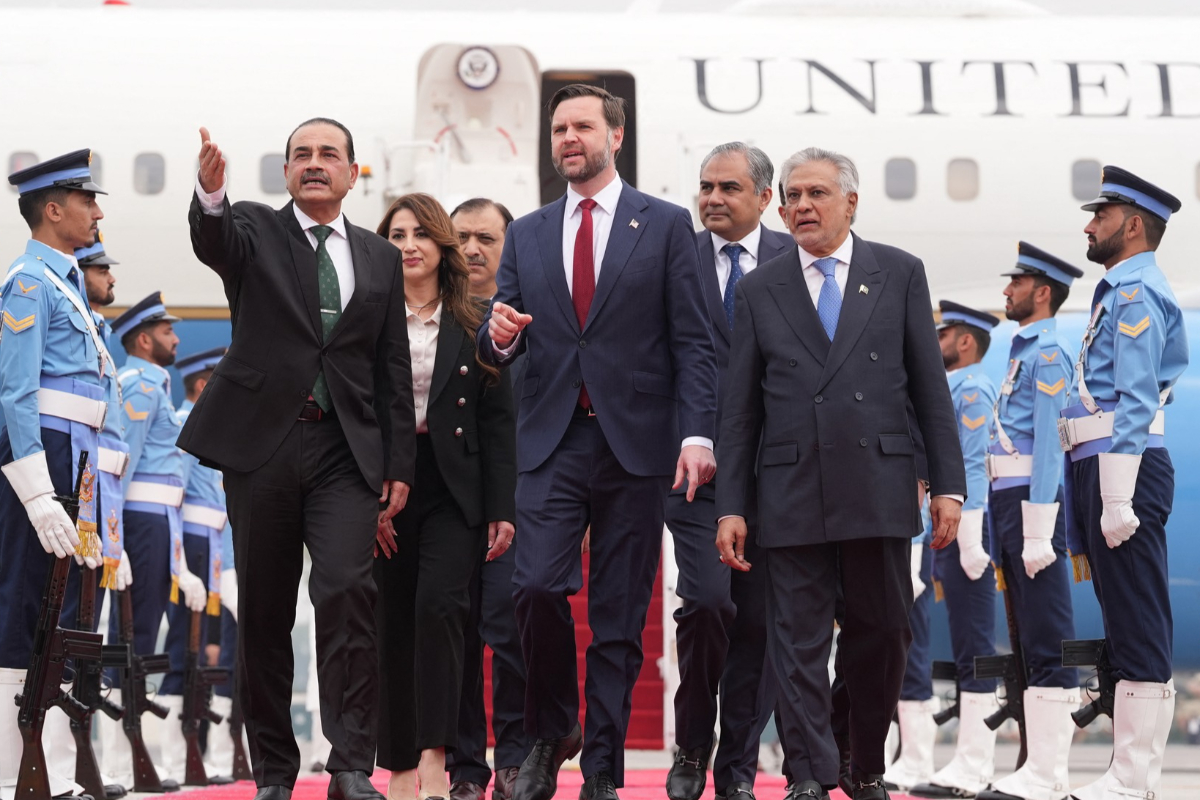 ஜே.டி. வோன்ஸை வரவேற்ற ட்ரம்பின் விருப்பத்துக்குரிய ஃபீல்ட் மார்ஷல் | Trump S Favorite Field Marshal Welcomes Jd Vance