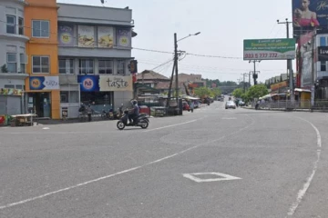 கொரோனா அச்சம்; கம்பஹாவில்  அனைத்து வர்த்தக நிலையங்களுக்கும் பூட்டு