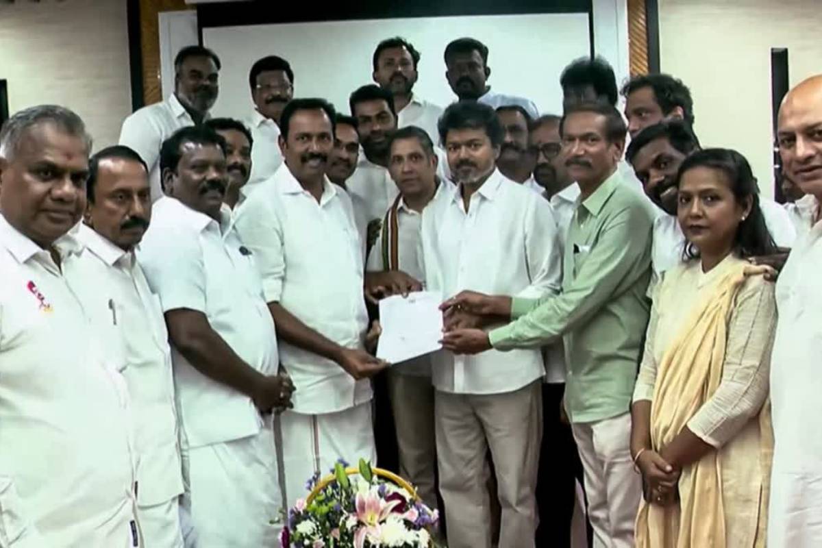 தவெகவிற்கு இரு கம்யூனிஸ்ட் கட்சிகள் ஆதரவு - இன்னும் 2 MLA ஆதரவு தேவை | Cpi Cpim Supports Vijay Tvk Still Need 2 Mla