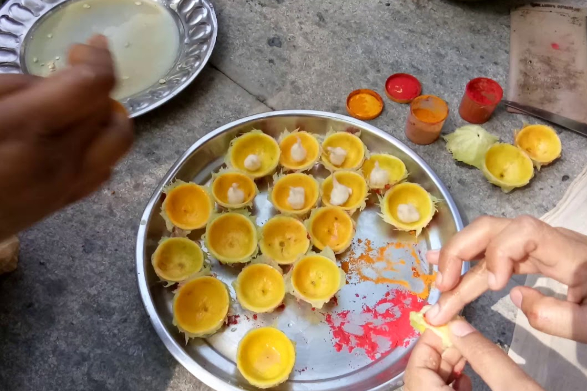 ஆன்மீகம்: வீடுகளில் எலுமிச்சை பழ தீபம் ஏற்றலாமா? | Spiritual Rules We Should Follow In Home