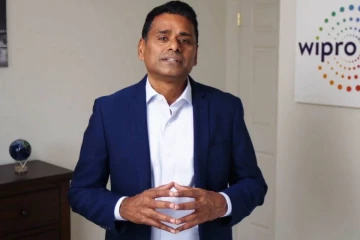 நிறுவனத் தலைவரை விட ஏழு மடங்கு அதிக சம்பளம்: யாரிந்த ஸ்ரீனிவாஸ் பல்லியா?