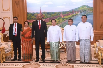 ආරක්‍ෂක ලේකම් කමල් ගුණරත්න මියන්මාරයේ අගමැති හමුවූ මොහොත.(PHOTOS)