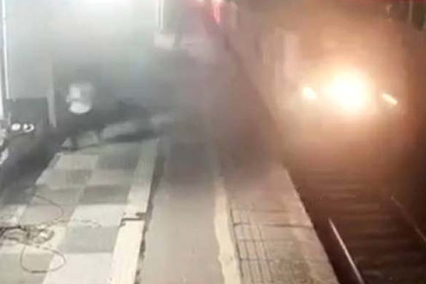 நள்ளிரவில் தூங்கிக்கொண்டிருந்த மனைவி! தரதரவென இழுத்து ரயில் முன் தள்ளிய கணவர்: பகீர் காட்சி | Husband Dragged Wife Front Of Train Killed