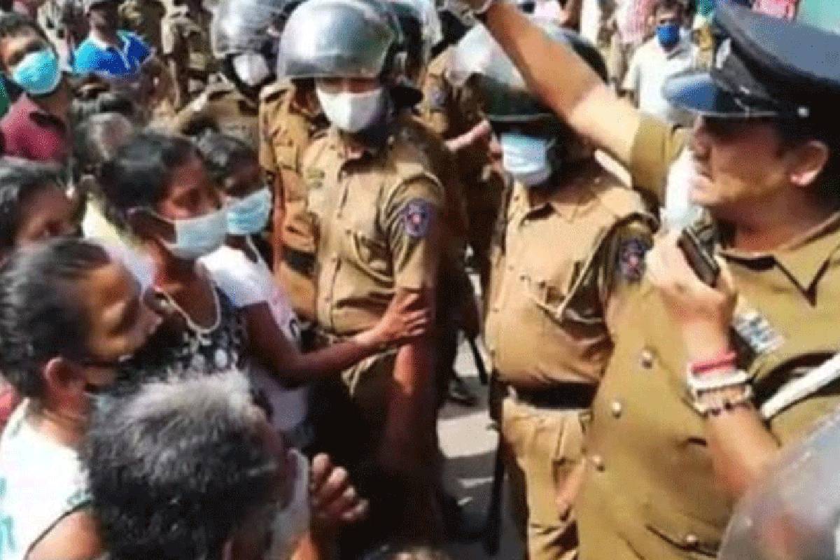 மஹர சிறை அமைதியின்மை : களத்தில் இறங்கியது விமானப்படை | Bell 412 Aircraft Monitor Mahara Prison மஹர சிறை அமைதியின்மை : களத்தில் இறங்கியது விமானப்படை | Bell 412 Aircraft Monitor Mahara Prison