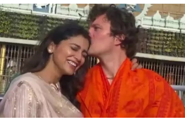 சாமி கும்பிட வந்துட்டு முத்தம் கொடுப்பீங்களா? நடிகை ஸ்ரேயாவுக்கு வலுக்கும் எதிர்ப்பு | Actress Shreya In Tirupati Temple