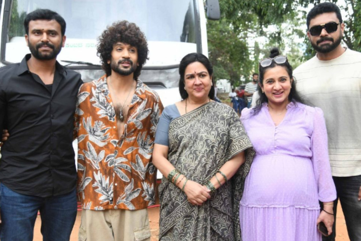 ஹீரோயினாக அறிமுகமாகும் நடிகை ஊர்வசியின் மகள் தேஜாலட்சுமி.. | Urvashi Daughter As Heroine In Kannada Movie ஹீரோயினாக அறிமுகமாகும் நடிகை ஊர்வசியின் மகள் தேஜாலட்சுமி.. | Urvashi Daughter As Heroine In Kannada Movie