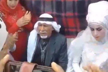 28 மனைவிகள் முன் அழகியை திருமணம் செய்த தாத்தா: துள்ளிக்குதித்த பேரப்பிள்ளைகள்