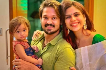 இரண்டாம் குழந்தைக்கு தாயான நகுல் மனைவி! கணவருடன் வெளியிட்ட அழகிய புகைப்படம்...