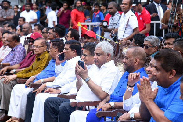 நுகேகொடைக் கூட்டம் வெற்றியே..! சஜித் அணியையும் களமிறங்க ஆலோசனை | Nugegoda Meeting Success Sajith Team Take Field நுகேகொடைக் கூட்டம் வெற்றியே..! சஜித் அணியையும் களமிறங்க ஆலோசனை | Nugegoda Meeting Success Sajith Team Take Field