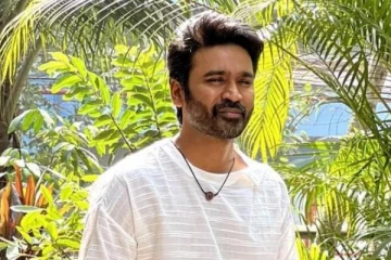 பிரபல ஹோட்டலில் தனுஷ்! வைரலாகும் போட்டோ.. எந்த ஊர் தெரியுமா?