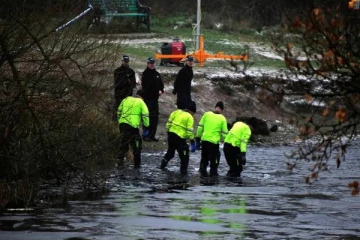 பிரித்தானியாவில் ஏரியில் விழுந்து பரிதாபமாக உயிரிழந்த 3 சிறுவர்கள்!