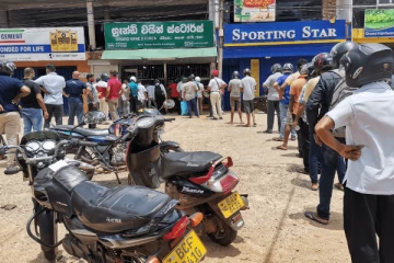 மதுபானக் கடைகள் மூடப்படுவதால் இலங்கை அரசுக்கு ஒரு நாளைக்கு 100 கோடி இழப்பு!