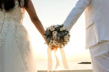 பிரியமானவளே பாணியில்..தங்கும் வரை காண்ட்ராக்ட் மணைவி- சுற்றுலா விரையும் இளைஞர்கள்!