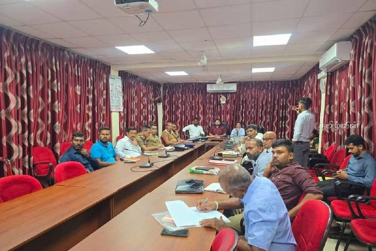 குளங்கள் மற்றும் நீர்ப்பாசன அமைப்புகளைச் சுற்றியுள்ள ஆக்கிரமிப்புகள் தொடர்பான முக்கிய கலந்துரையாடல் | Discussion Encroachments Ponds And Irrigation குளங்கள் மற்றும் நீர்ப்பாசன அமைப்புகளைச் சுற்றியுள்ள ஆக்கிரமிப்புகள் தொடர்பான முக்கிய கலந்துரையாடல் | Discussion Encroachments Ponds And Irrigation