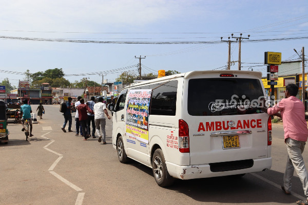 ஆபத்தான நிலையில் தமிழர் பகுதி நோயாளர்கள்: மாட்டுவண்டியில் சிகிச்சையளிக்கும் வைத்தியர் | Critically Patients Tamil Region Sivamohan