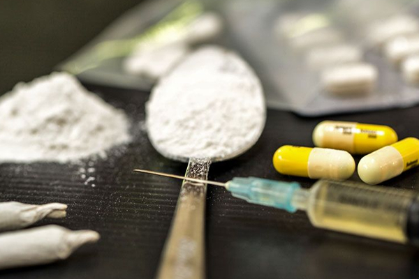 யாழில் அபாயகரமான பொருட்களுடன் சிக்கிய இளைஞர் | Youth Caught With Dangerous Goods In Yali