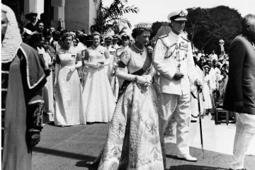 பிரித்தானிய மகாராணியையே காக்க வைத்த தமிழனைத் தெரியுமா ?