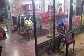 கிளிநொச்சியில் பயங்கர சம்பவம்... பெண்ணொருவரை வாளால் வெட்டிய மர்ம கும்பல்!