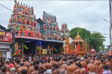 பக்தர்கள் புடைசூழ திருவாதிரை நாளில் தேரில் பவனி வந்த யாழ். நல்லூர் சிவன்;