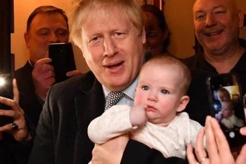 57 வயதில்  7 ஆவது குழந்தைக்கு தந்தையான பிரதமர்!