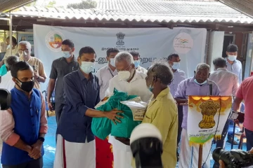 கிளிநொச்சியில் கடற்தொழிலாளர்களுக்கு இந்திய அரசின் உதவியில் உலர் உணவுப் பொருட்கள்