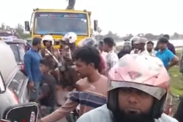 வீதிக்கு இறங்கிய ஆயிரம் குடும்பங்கள் ; நிவாரணக் கொடுப்பனவால் தொடரும் சிக்கல் | Thousand Families Protest In Tamil Area