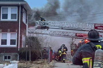 அமெரிக்கா வெள்ளை மாளிகை அருகே ஏற்பட்ட திடீர் தீ விபத்து!