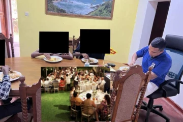 මංගල උත්සවේ ඉතිරි වුණු ආහාර කන්න ආපු සිසුන් 05ක් දනගස්සවයි..අවසානයේ සිදුවූ දේ මෙන්න..(PHOTOS)