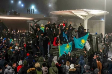 கஜகஸ்தானின் எரிபொருள் விலை உயர்வு போராட்டம்; அவசர நிலைப் பிரகடனம் அமல்!