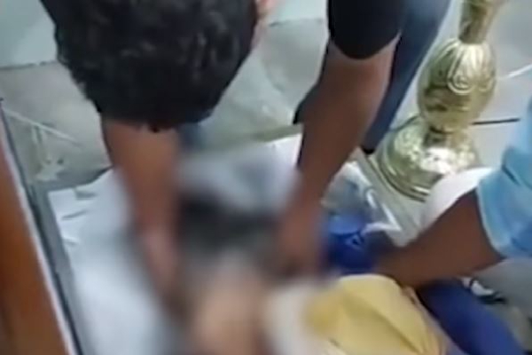 இறுதிச்சடங்கில் உயிருடன் எழுந்த பெண் - அதிர்ச்சியில் உறவுகள்! | Elderly Woman In Ecuador Wakes Up After Death