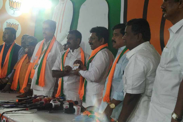 மீண்டும் பாஜகவில் இணைந்த டாக்டர் சரவணன் | Saravanan Bjp Dmk Election