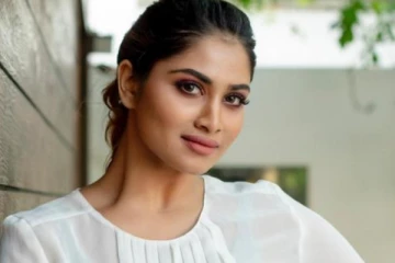 பிக் பாஸ் நடிகை ஷிவானியின் தந்தையை பார்த்துள்ளீர்களா.. இதோ அழகிய பேமிலி போட்டோ