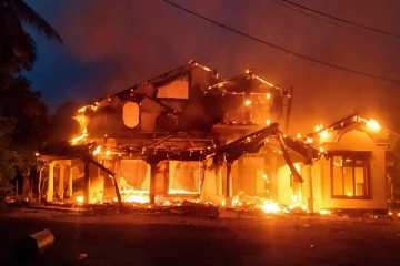 මැති ඇමතිවරුන්ගේ නිවාසවලට ගිනිතැබීම් ගැන විශේෂ අධිකරණ නියෝගයක්..!