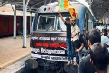 கொழும்பு போராட்டம்! கண்டியில் இருந்து வந்த தொடருந்துக்கான முழு கட்டணத்தையும் செலுத்திய செல்வந்தர்