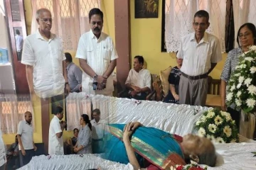 சுமந்திரனின் தாயாருக்கு சிறீதரன் அஞ்சலி