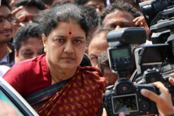 வருமான வரித்துறை அதிரடி; சசிகலாவுக்கு சொந்தமான ரூ.100 கோடி மதிப்புள்ள பங்களா முடக்கம்!