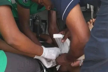 බිග්මැච් උණුසුම මැද ජිප් රථයක් පෙරළෙයි - සිසුන් 07ක් තුවාල ලබා දෙදෙනෙක් ජිවිතක්ෂයට.. (PHOTOS)