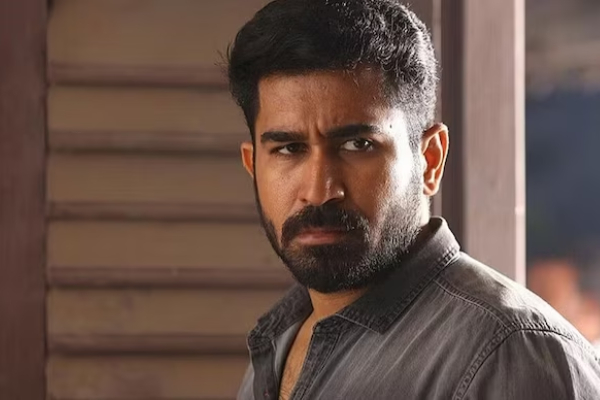 மீண்டும் ப்ரொமோஷனில் விஜய் ஆண்டனி! இளைய மகளுடன் வந்த போட்டோ | Vijay Antony With Daughter At Film Event