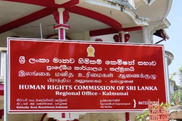 மாணவியை பரீட்சை எழுதவிடாது தடுத்த அதிபர்: மனித உரிமை ஆணைக்குழுவில் முறைப்பாடு