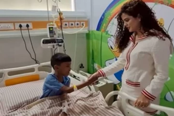 இதய நோய்களுடன் போராடிய 3000 குழந்தைகளின் உயிரைக் காப்பாற்றிய பிரபல பாடலாசிரியர்!