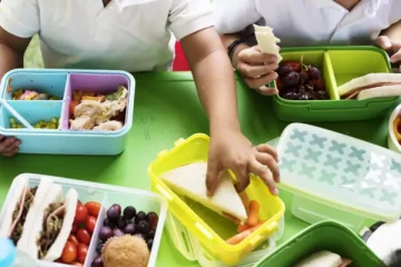 அமெரிக்காவில் பாடசாலை மாணவனின் உணவுப் பெட்டியில் துப்பாக்கி