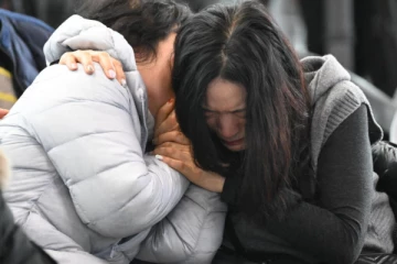 தென்கொரியா விமான விபத்து; உடல்களுக்காக காத்திருக்கும் உறவுகள்!