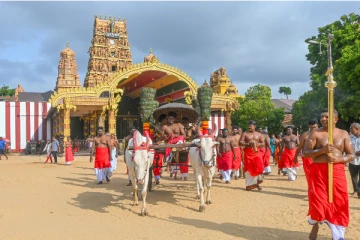 நல்லூர் பெருந்திருவிழாவை முன்னிட்டு காளாஞ்சி கையளிக்கும் நிகழ்வு (படங்கள்)