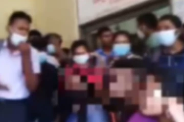 සරසවි නවකවධ සිදුවීමකින් 4ක් රෝහලේ - සිසුවෙකුගේ දුරකතනයකින් පටිගත දර්ශන මෙන්න..(VIDEO)