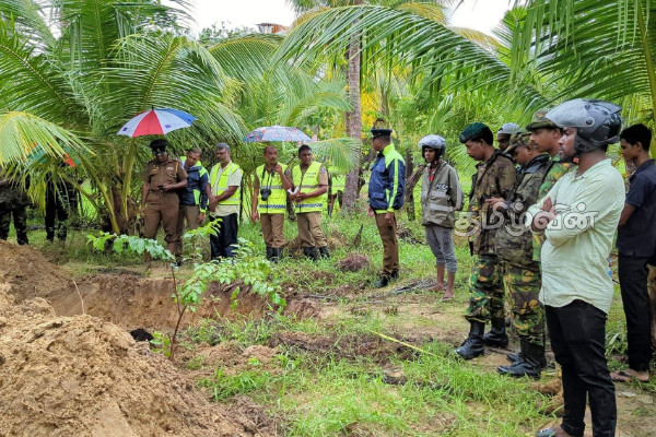 விடுதலைப் புலிகளின் பொருட்களை தேடி அகழ்வு பணியில் பொலிஸார் (Photos) | Excavation At The Place Identified Ltte