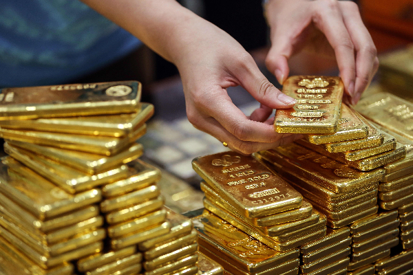 தொடர்ந்து உயரும் தங்கத்தின் விலை ! | Gold Prices Continue To Rise People In Shock